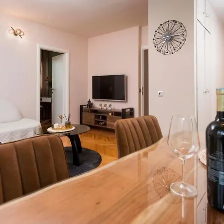 Apartment New Neda Omis