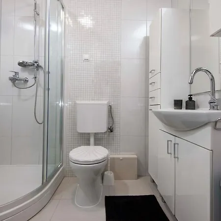 New Neda Apartment *